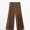 Ausgestellt geschnittene Hose aus Wildleder