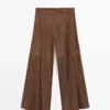 Ausgestellt geschnittene Hose aus Wildleder