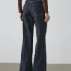 Ausgestellte Jeans mit hoher Taille Ausgestellte Jeans mit hoher Taille