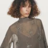 Bestickte, halbtransparente Bluse