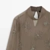 Bestickte, halbtransparente Bluse