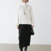 Bluse mit hohem Kragen und Saumdetail Bluse mit hohem Kragen und Saumdetail
