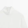 Bluse mit hohem Kragen und Saumdetail Bluse mit hohem Kragen und Saumdetail