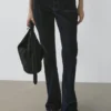 Boot-Cut-Jeans mit hoher Taille und Flock-Finish Boot-Cut-Jeans mit hoher Taille und Flock-Finish