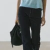 Boot-Cut-Jeans mit hoher Taille und Flock-Finish Boot-Cut-Jeans mit hoher Taille und Flock-Finish