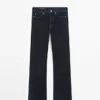 Boot-Cut-Jeans mit hoher Taille und Flock-Finish Boot-Cut-Jeans mit hoher Taille und Flock-Finish