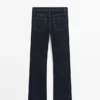 Boot-Cut-Jeans mit hoher Taille und Flock-Finish Boot-Cut-Jeans mit hoher Taille und Flock-Finish