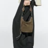 Bucket Bag aus Spaltveloursleder Bucket Bag aus Spaltveloursleder