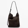 Bucket Bag aus Spaltveloursleder Bucket Bag aus Spaltveloursleder