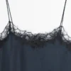Camisole-Top mit kontrastierenden Spitzendetails Camisole-Top mit kontrastierenden Spitzendetails