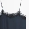Camisole-Top mit kontrastierenden Spitzendetails Camisole-Top mit kontrastierenden Spitzendetails