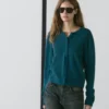 Cardigan aus Wollstrick mit verdeckten Knöpfen