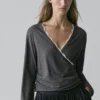 Cardigan im Wickelstil mit Spitzendetails Cardigan im Wickelstil mit Spitzendetails