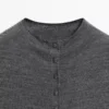 Cardigan mit Rollkragen und verdeckten Knöpfen Cardigan mit Rollkragen und verdeckten Knöpfen