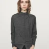 Cardigan mit Rollkragen und verdeckten Knöpfen Cardigan mit Rollkragen und verdeckten Knöpfen