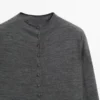 Cardigan mit Rollkragen und verdeckten Knöpfen Cardigan mit Rollkragen und verdeckten Knöpfen