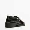 Derby-Schuhe mit Schnallen und Fransen Derby-Schuhe mit Schnallen und Fransen