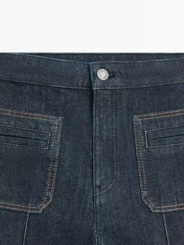 Flare-Fit-Jeans mit hoher Taille und Taschen Flare-Fit-Jeans mit hoher Taille und Taschen