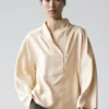 Fließende Bluse mit Latzdetail Fließende Bluse mit Latzdetail