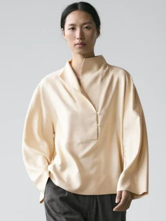 Fließende Bluse mit Latzdetail