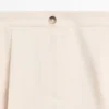 Fließende Hose mit umgeschlagenen Säumen