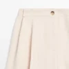 Fließende Hose mit umgeschlagenen Säumen