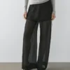 Fließende, kontrastierende Seidenhose Fließende, kontrastierende Seidenhose