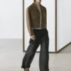 Fließende, kontrastierende Seidenhose Fließende, kontrastierende Seidenhose