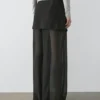 Fließende, kontrastierende Seidenhose Fließende, kontrastierende Seidenhose