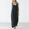 Fließendes, ausgestelltes Kleid mit Trägern Fließendes, ausgestelltes Kleid mit Trägern