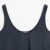 Fließendes, ausgestelltes Kleid mit Trägern Fließendes, ausgestelltes Kleid mit Trägern
