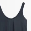 Fließendes, ausgestelltes Kleid mit Trägern Fließendes, ausgestelltes Kleid mit Trägern
