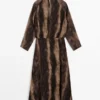 Fließendes Kleid mit Animal-Print Fließendes Kleid mit Animal-Print