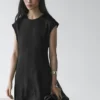 Fließendes Kleid mit kurzen Ärmeln Fließendes Kleid mit kurzen Ärmeln