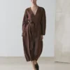 Fließendes Midikleid aus Leinenmischung mit Gürtel Fließendes Midikleid aus Leinenmischung mit Gürtel