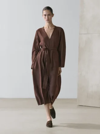 Fließendes Midikleid aus Leinenmischung mit Gürtel