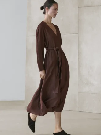 Fließendes Midikleid aus Leinenmischung mit Gürtel