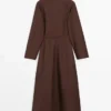 Fließendes Midikleid aus Leinenmischung mit Gürtel Fließendes Midikleid aus Leinenmischung mit Gürtel