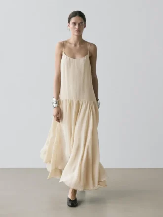 Fließendes Midikleid mit Plissee-Detail