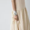 Fließendes Midikleid mit Plissee-Detail Fließendes Midikleid mit Plissee-Detail