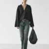 Fließendes Overshirt aus Wollmischung mit Taschendetails