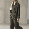 Fließendes Overshirt mit doppelter Knopfleiste