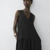 Fließendes, plissiertes Midikleid Fließendes, plissiertes Midikleid
