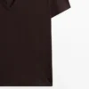 Fließendes T-Shirt mit V-Ausschnitt