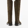 Geölte Reitstiefel aus gespaltenem Wildleder