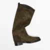 Geölte Reitstiefel aus gespaltenem Wildleder