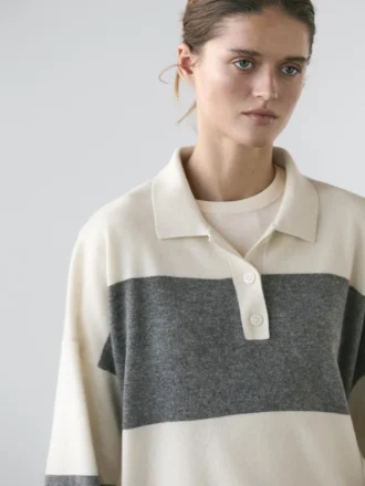 Gestreifter Strickpullover mit Poloshirt-Kragen