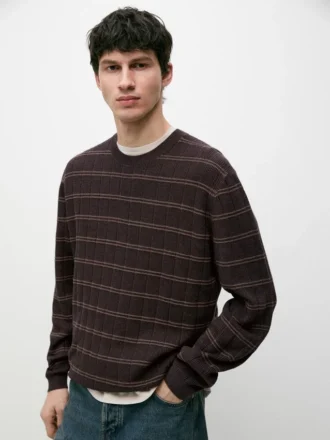 Gestreifter Strickpullover mit Rundhalsausschnitt