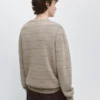 Gestreifter Strickpullover mit Rundhalsausschnitt Gestreifter Strickpullover mit Rundhalsausschnitt