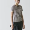 Gestreiftes, doppellagiges T-Shirt mit kurzen Ärmeln Gestreiftes, doppellagiges T-Shirt mit kurzen Ärmeln